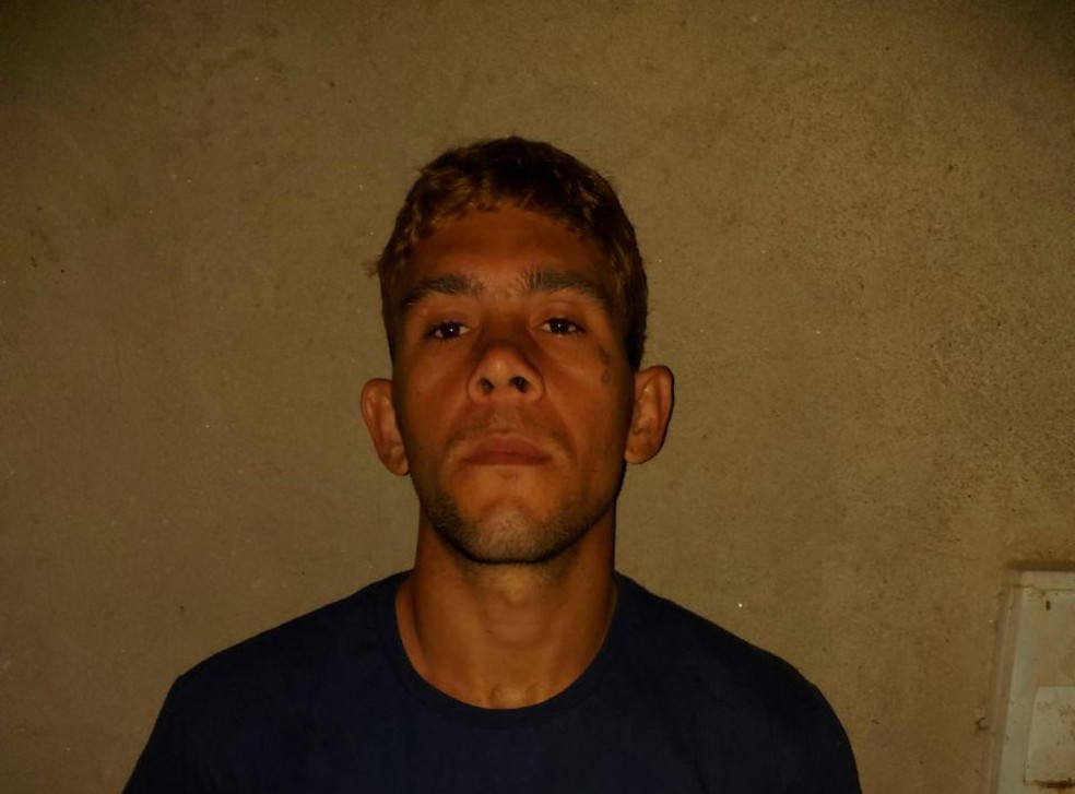 Próximo ao corpo de Filipe de Freitas foi encontrado um revólver calibre 38 — Foto: Redes Sociais