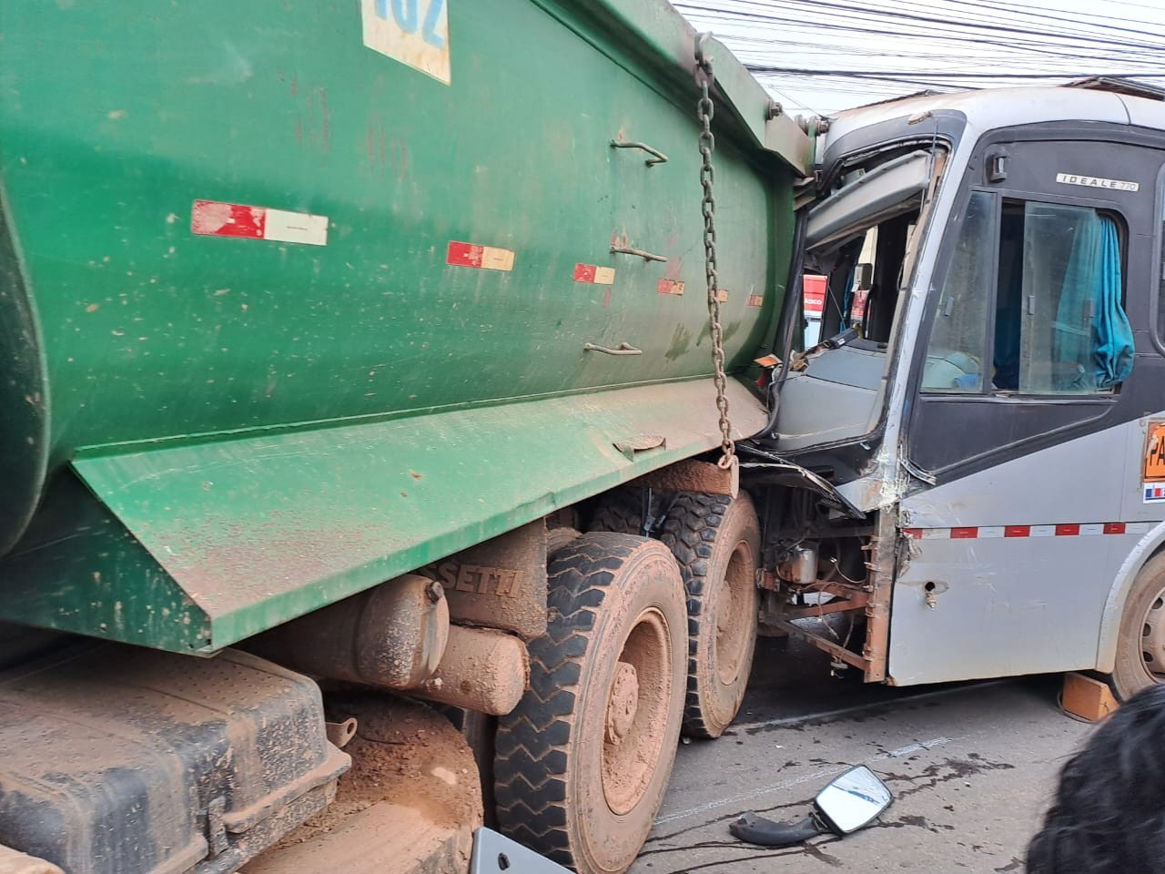 Acidente com ônibus, caminhão e carros deixa feridos em Mariana