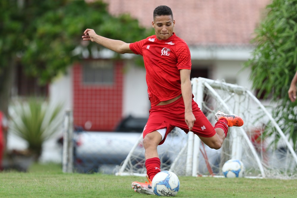 Emprestado ao Náutico, salário de Thiago será pago pelo Flamengo