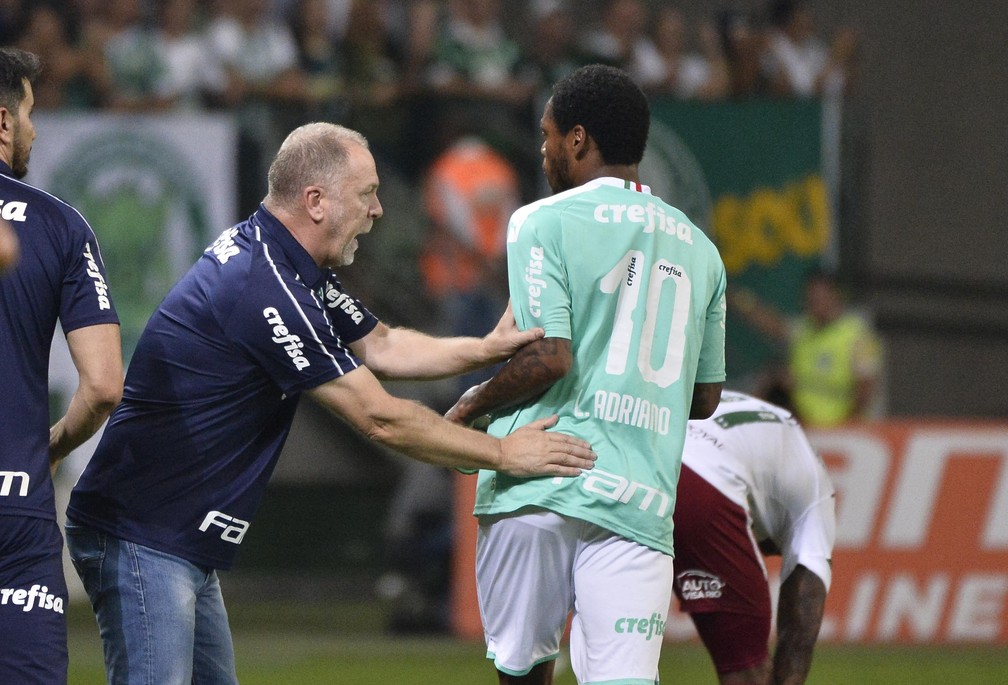 Mano Menezes incentiva Luiz Adriano em vitÃ³ria do Palmeiras â Foto: Marcos Ribolli