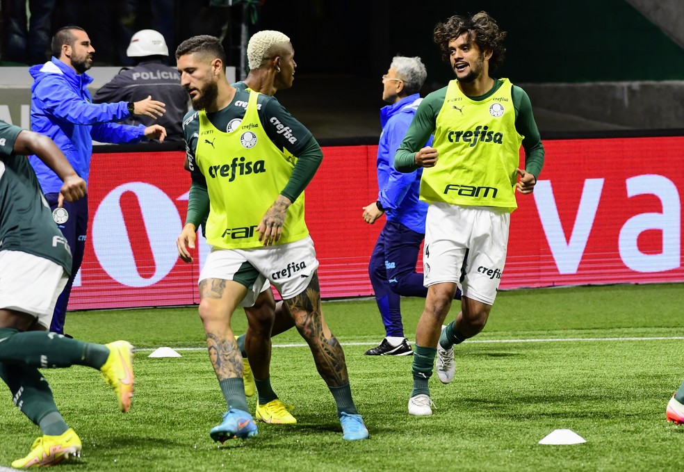 Scarpa e Zé Rafael desfalcam Palmeiras contra o Cuiabá; veja opções de Abel