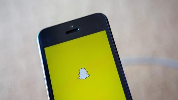 Aplicativo Snapchat é iniciado em celular (Foto: Eric Thayer/Arquivo/Reuters)