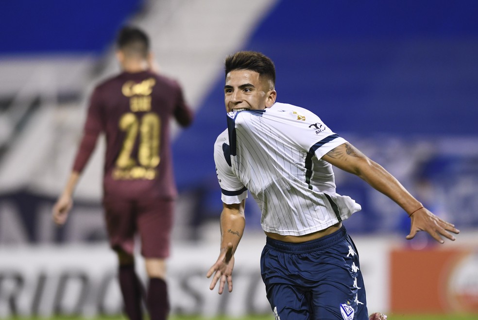 Thiago Almada comemora gol do V&eacute;lez &mdash; Foto: Staff Images / CONMEBOL