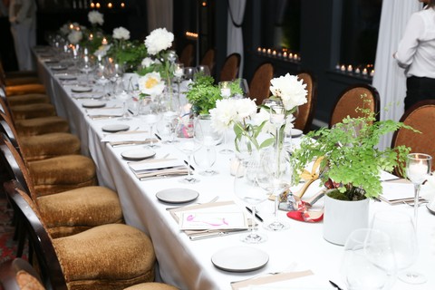 A mesa do jantar decorada com versões da Clarita