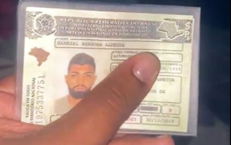 Passageiro acha CNH de Gabigol em aeroporto de Salvador e artilheiro agradece   Foto: Reproduo/Redes Sociais