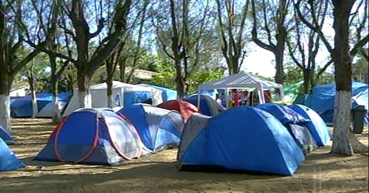G1 - Camping de Campos, RJ, lota de foliões que prezam pela economia ...