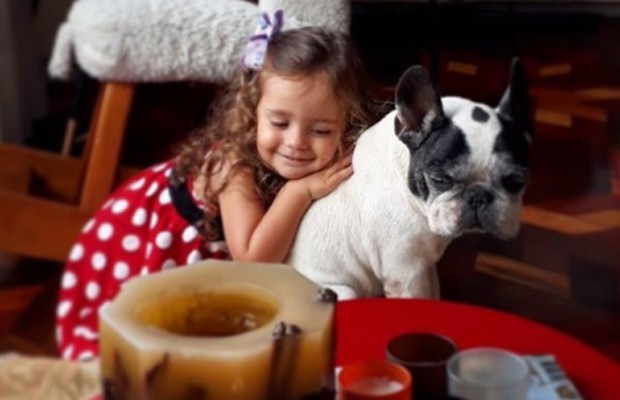 Sophia e o cãozinho Buda (Foto: Reprodução/Instagram)