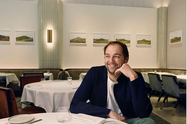 O chef suíço Daniel Humm em seu restaurante em Nova York (Foto: Instagram)