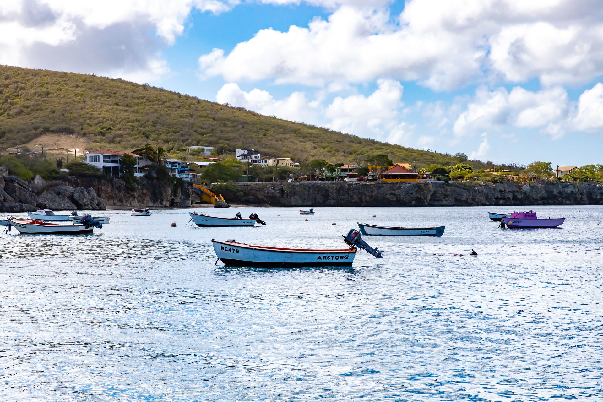 Curaçao vai permitir que estrangeiros façam 'home office' na ilha thumbnail