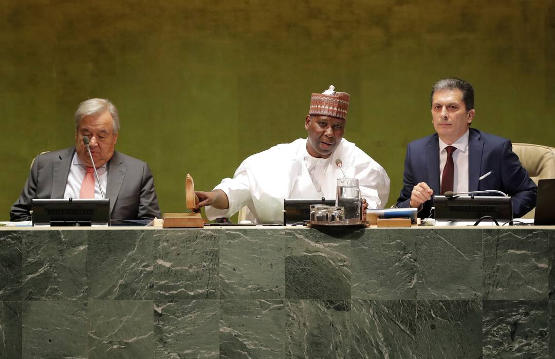O presidente da Assembleia Geral, Tijjani Muhammad-Bande, da Nigéria, sinaliza a abertura dos debates da ONU nesta terça-feira (24), em Nova York.