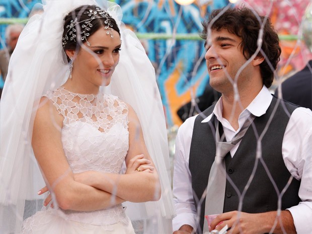 Cida e Elano: só alegria depois do casamento. É muito amor! (Foto: Cheias de Charme / TV Globo)