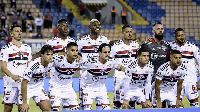 Time do São Paulo antes de jogo contra a Juventude