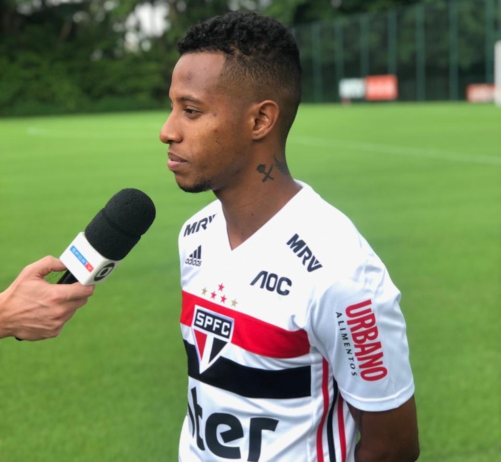 Tchê Tchê posta foto com Benzema, e torcedores pedem atacante no São Paulo; veja os melhores comentários