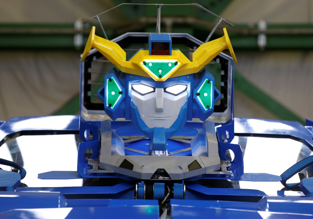 RobÃ´ que vira carro lembra personagem do filme "Transformers" (Foto: Toru Hanai/Reuters)
