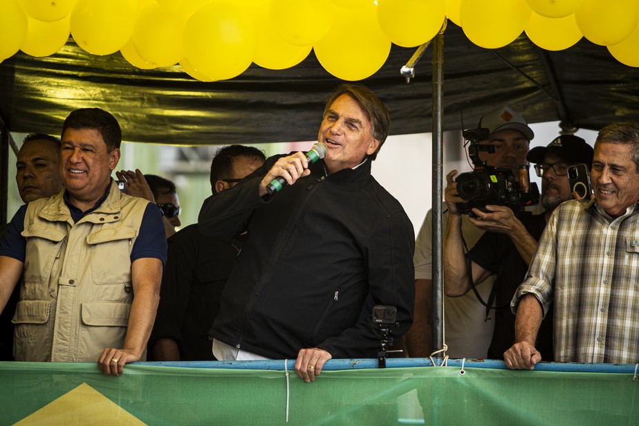 Bolsonaro dá início à campanha eleitoral em Juiz de Fora. Candidato à reeleição pelo PL discursou a apoiadores na região central da cidade.