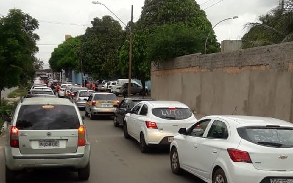 Motoristas de aplicativo realizaram carreata no Cohatrac em protesto após assassinato de condutor em São Luís — Foto: Gilmar de Lima