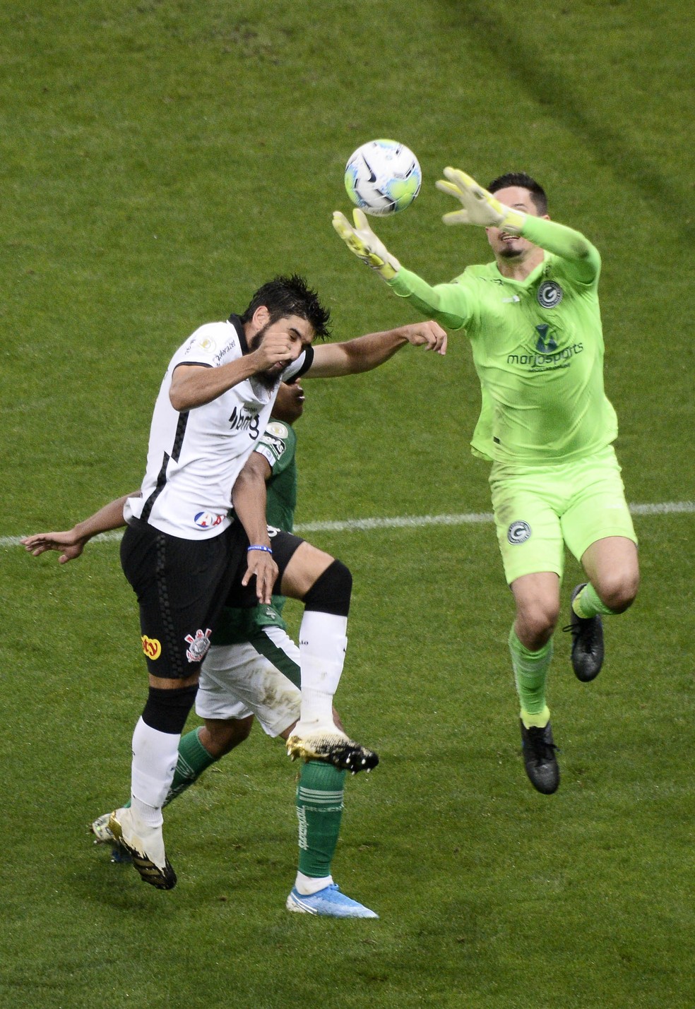 Bruno Méndez recebe o terceiro cartão amarelo e vai desfalcar o Corinthians contra o Botafogo