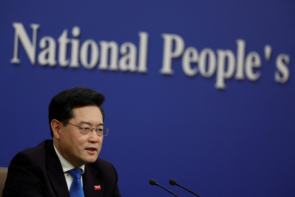 O ministro das Relações Exteriores da China, Qin Gang, participou de uma coletiva de imprensa à margem do Congresso Nacional do Povo (NPC) em Pequim, China, 7 de março de 2023. — Foto:  REUTERS/Thomas Peter