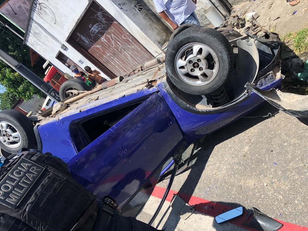Acidente aconteceu na Rua Vitória, no Bairro Henrique Jorge, em Fortaleza — Foto: Arquivo pessoal