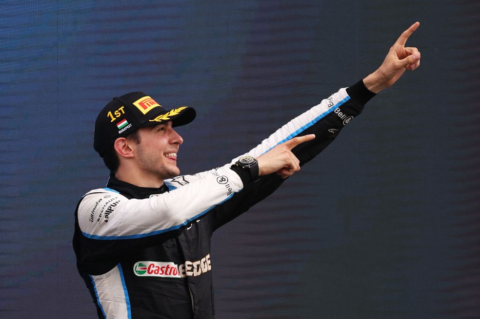 Esteban Ocon comemora primeira vitória na F1, no GP da Hungria — Foto: Lars Baron/Getty Images