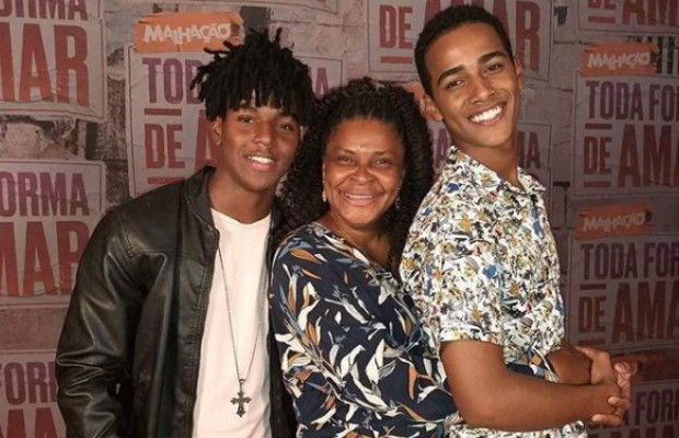 Ronald Sotto com Ana Miranda e João Pedro Oliveira, sua família em Malhação (Foto: Reprodução Instagram)