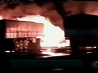 'Chupeta' em bateria provoca fogo e incendeia três carretas em GO; vídeo