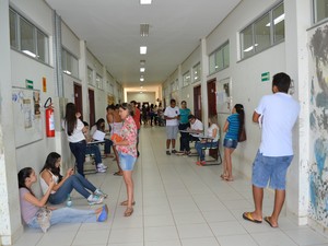 Candidatos aguardam provas de nível médio da UFT (Foto: Bianca Zanella/Dicom UFT)