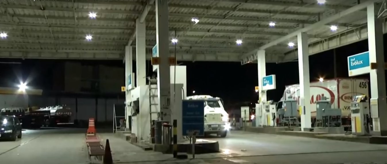 Bandidos rendem frentistas e assaltam posto de combustíveis em Montes Claros: 'Estava de costas e foi um susto', diz vítima
