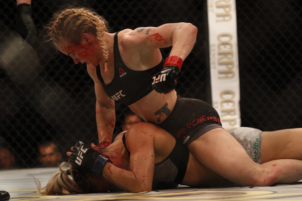 Valentina Shevchenko venceu Priscila Pedrita por finalização no UFC Belém (Foto: Tarso Sarraf/O Liberal)