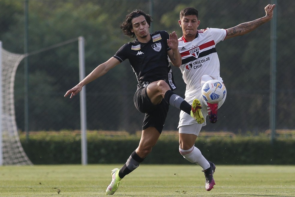 Thiago Dombroski chegou a deixar o São Paulo por indisciplina, mas voltou — Foto: Miguel Shincariol/Saopaulofc.net