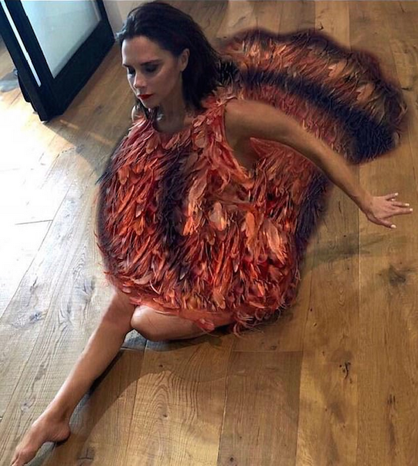 A cantora Victoria Beckham fantasiada como um peru (Foto: Instagram)