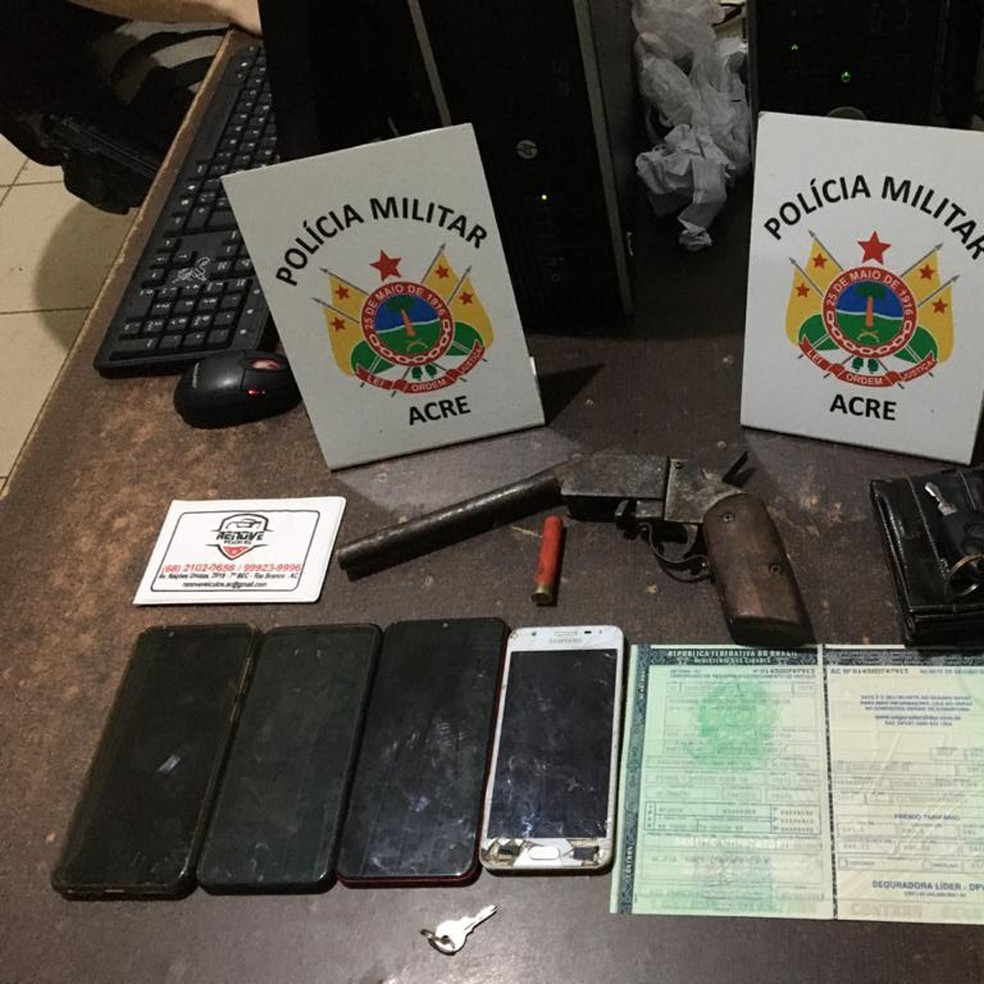 Quadrilha foi presa e levada para Defla pela PM-AC — Foto: Asscom/Polícia Militar 