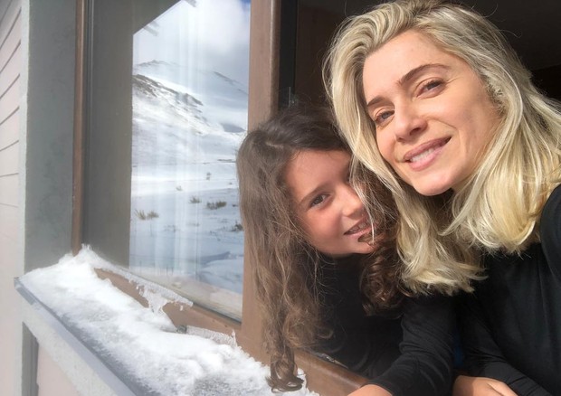 Letícia Spiller curte férias em família na neve (Foto: Reprodução/Instagram)