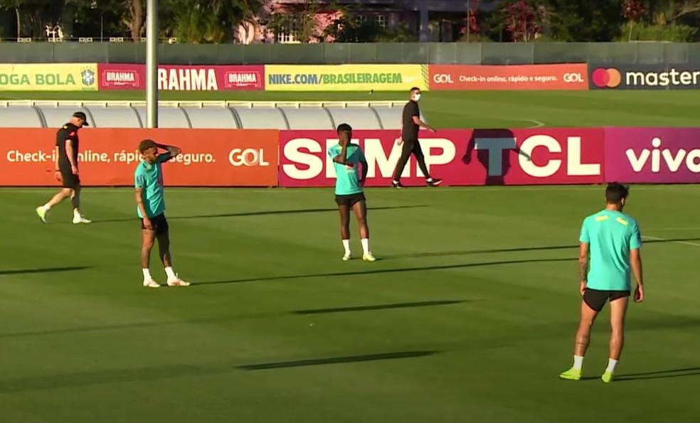 Seleção vai a campo para primeiro treino na Granja antes de pegar Equador e Paraguai