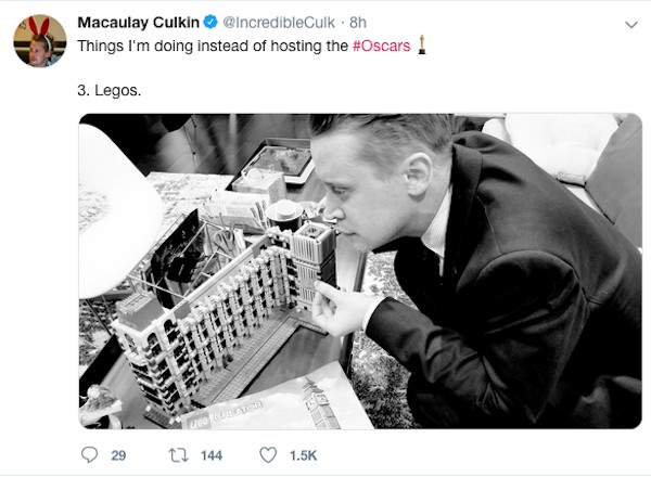 O ator Macaulay Culkin fazendo piada com o Oscar 2019 por meio da conta dele no Twitter (Foto: Twitter)