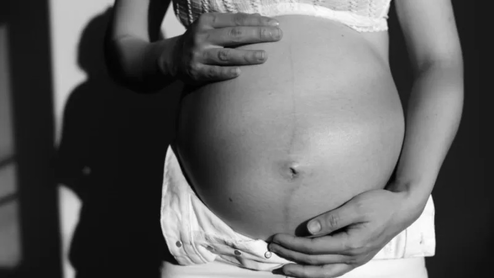 As estatísticas sobre casos de gestação durante a adolescência no Brasil revelam uma realidade assustadora e pouco divulgada — Foto: GETTY IMAGES