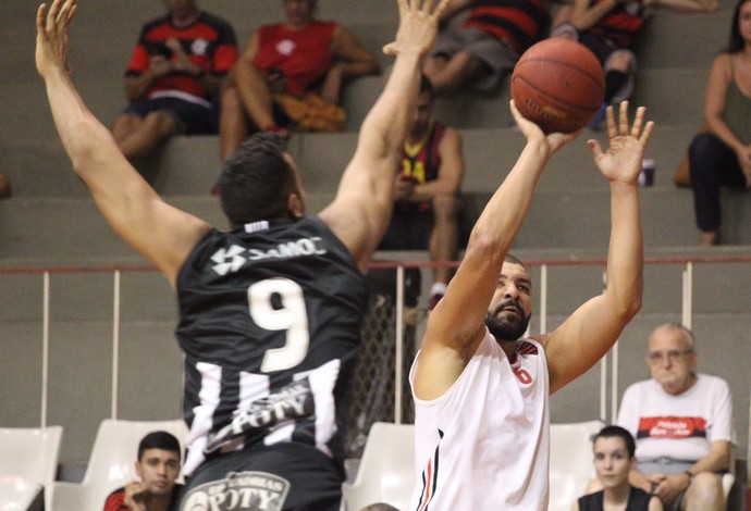 Em resgate de raízes, Bota recebe o Fla em General para semi do Estadual