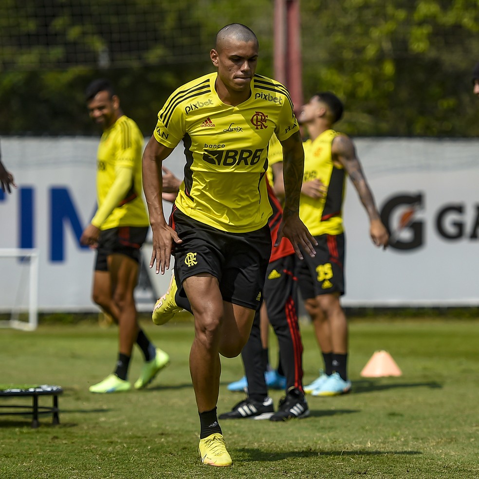 O careca Mateusão durante treino do Flamengo — Foto: Marcelo Cortes/Flamengo