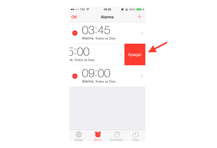 Deletando um alarme de despertador configurado no iPhone (Foto: Reprodu??o/Marvin Costa)