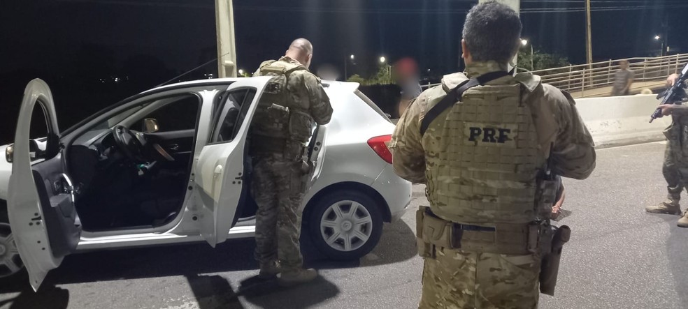 Homem de 20 anos foi preso após PRF perceber assalto a motorista por aplicativo na Grande Natal. — Foto: Divulgação