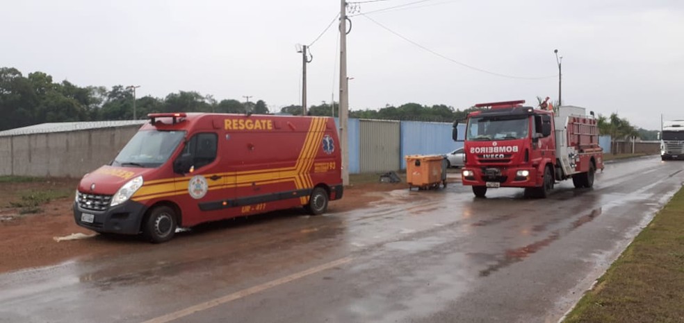  Foi realizado o atendimento com uma unidade de resgate e também um caminhão ATR — Foto: Corpo de Bombeiros Militar/MT