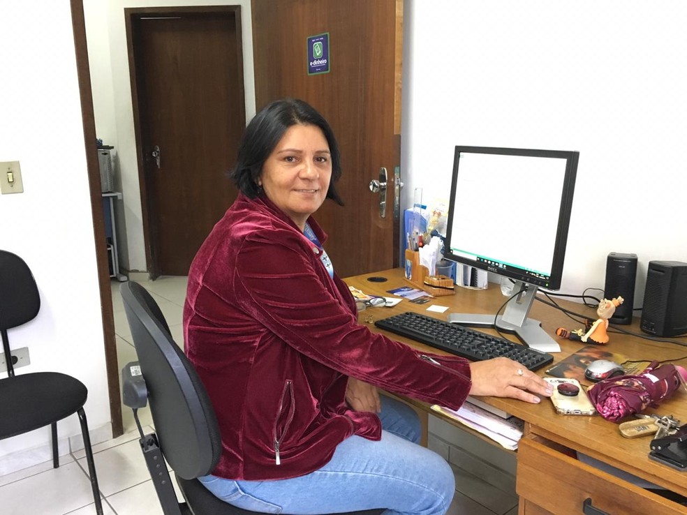 Maria Ivanir de Caldas Vilanido trabalha no Banco Padre Leo Comissari desde 2012.  — Foto: Deslange Paiva/ G1 SP