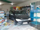 Adolescente perde controle de carro e invade conveniência em Arapiraca