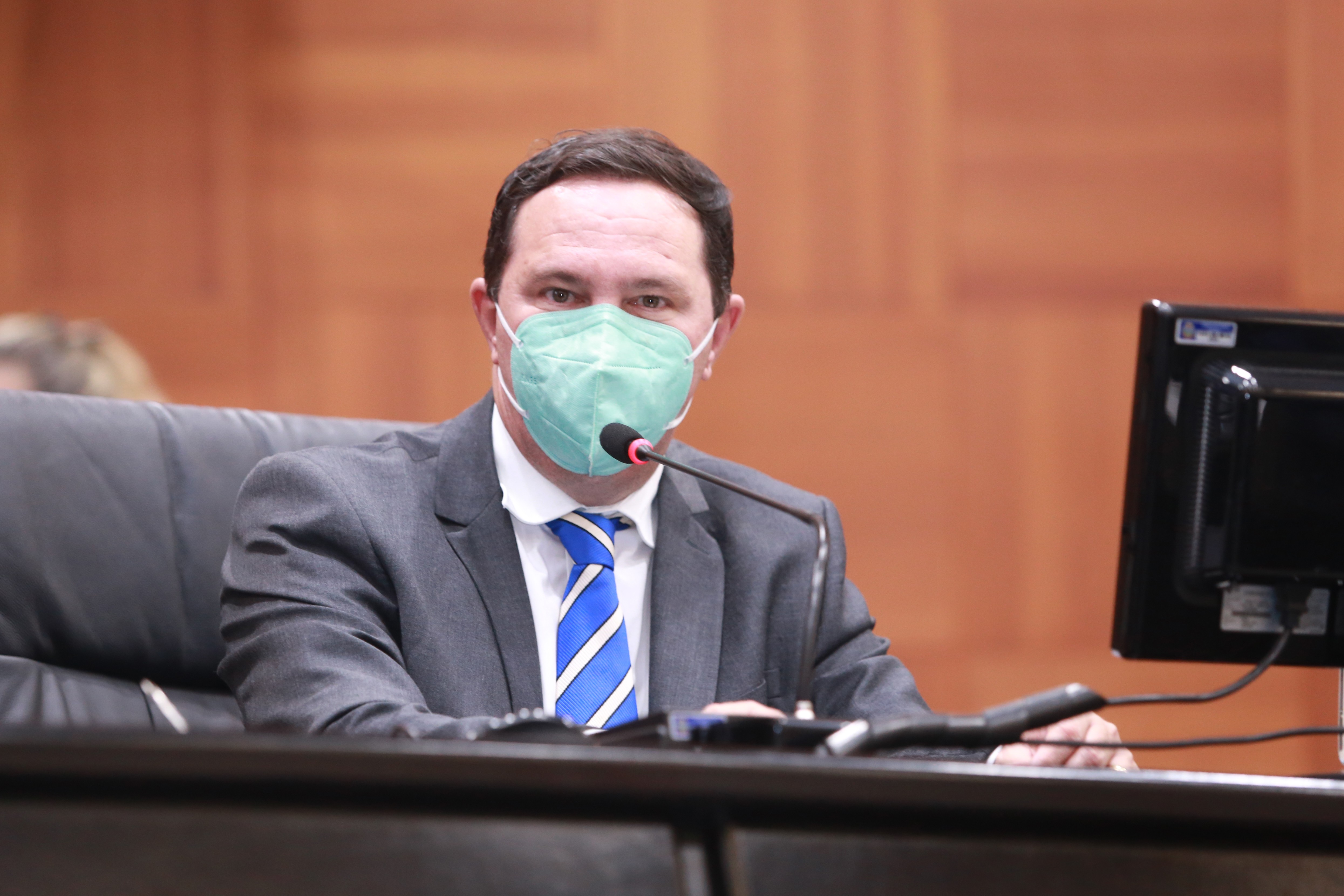 Deputado de MT que ficou mais de 2 meses internado com Covid participa de sessão presencial após 414 dias