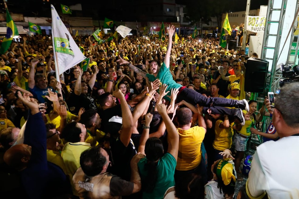 Eleitores de Bolsonaro em Fortaleza — Foto: Kid Júnior/SVM