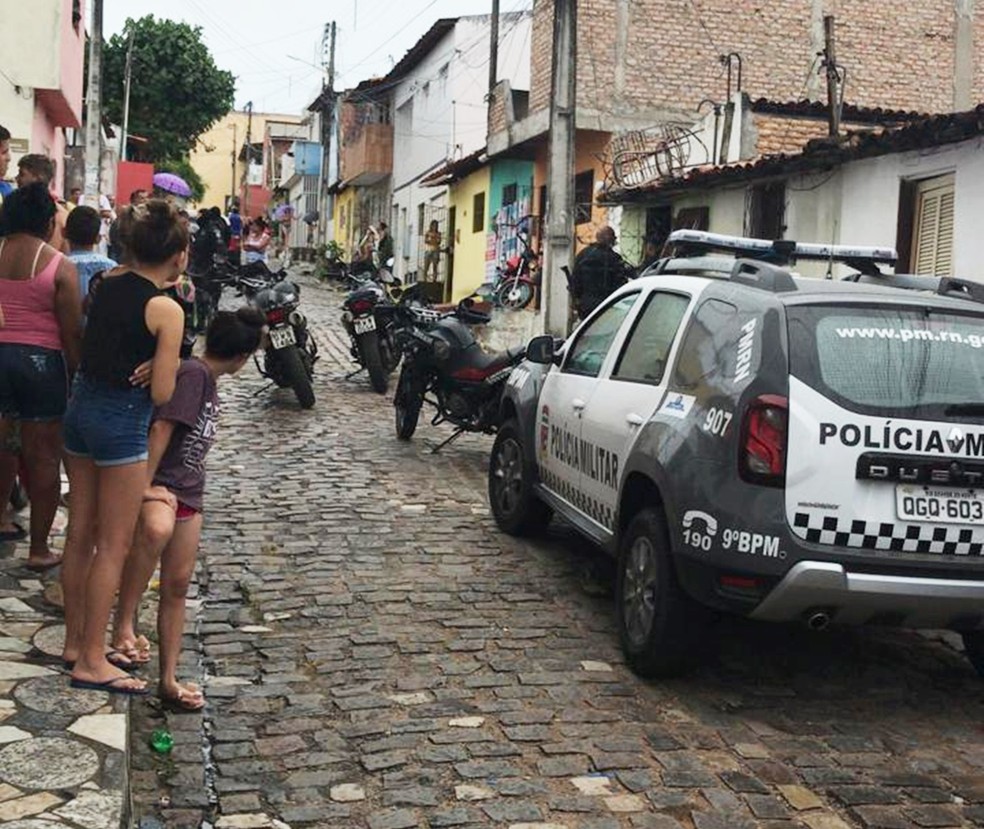 Em Natal, triplo homicÃ­dio aconteceu dentro de uma casa na Rua Coronel Ajax, no bairro Dix-Sept Rosado â Foto: PM/DivulgaÃ§Ã£o
