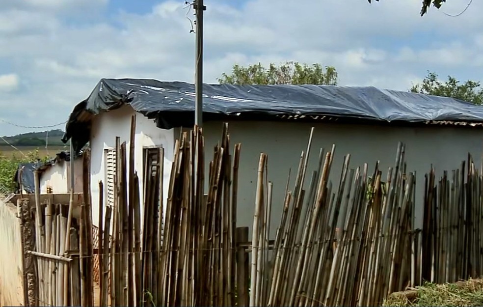 Desabrigados e desalojados após chuva chegam a 230 pessoas em Campos Gerais — Foto: Reprodução EPTV