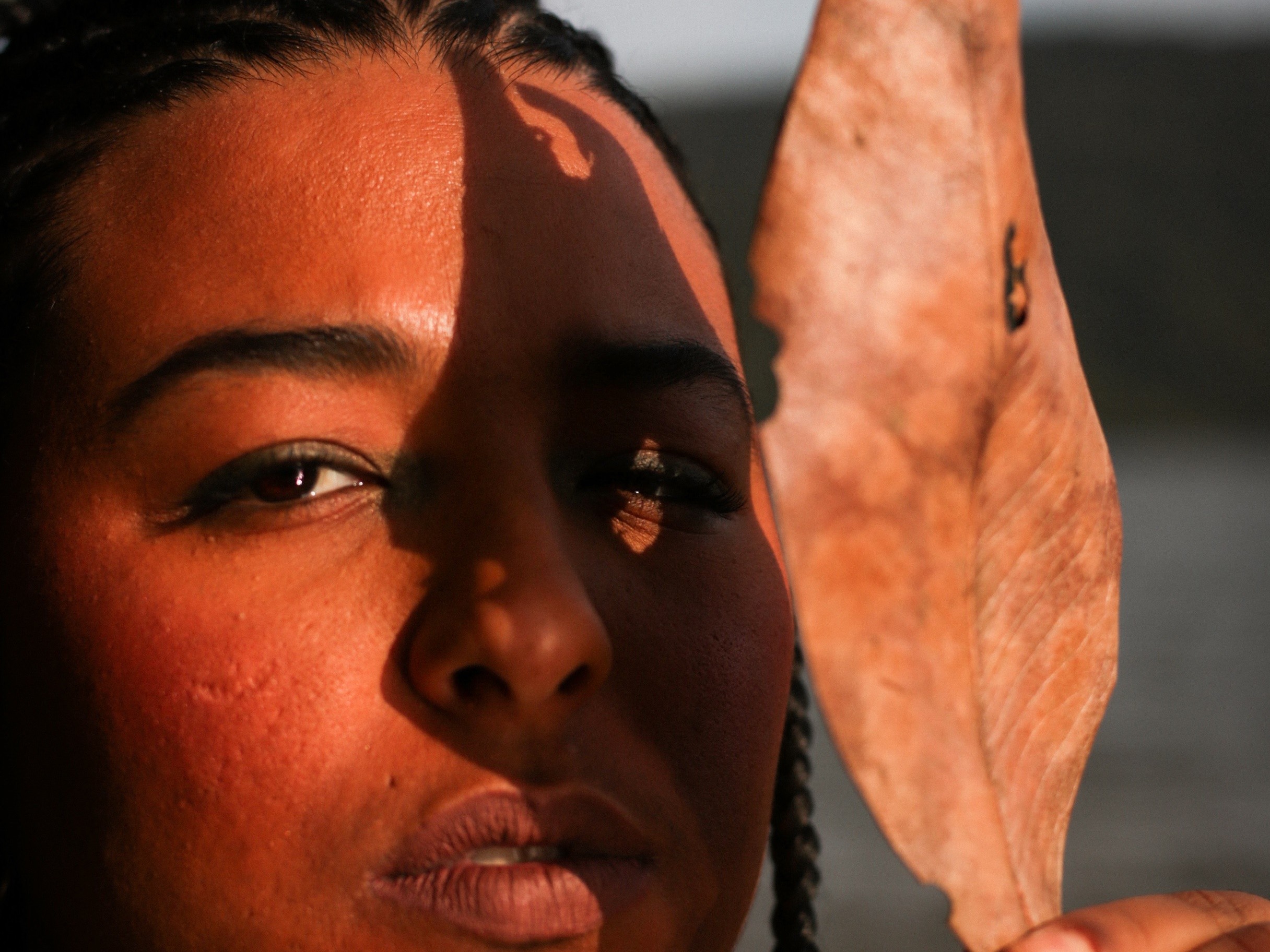 Anis de Flor expõe vivências e afro-brasilidades nas cinco músicas do EP autoral 'Fértil'