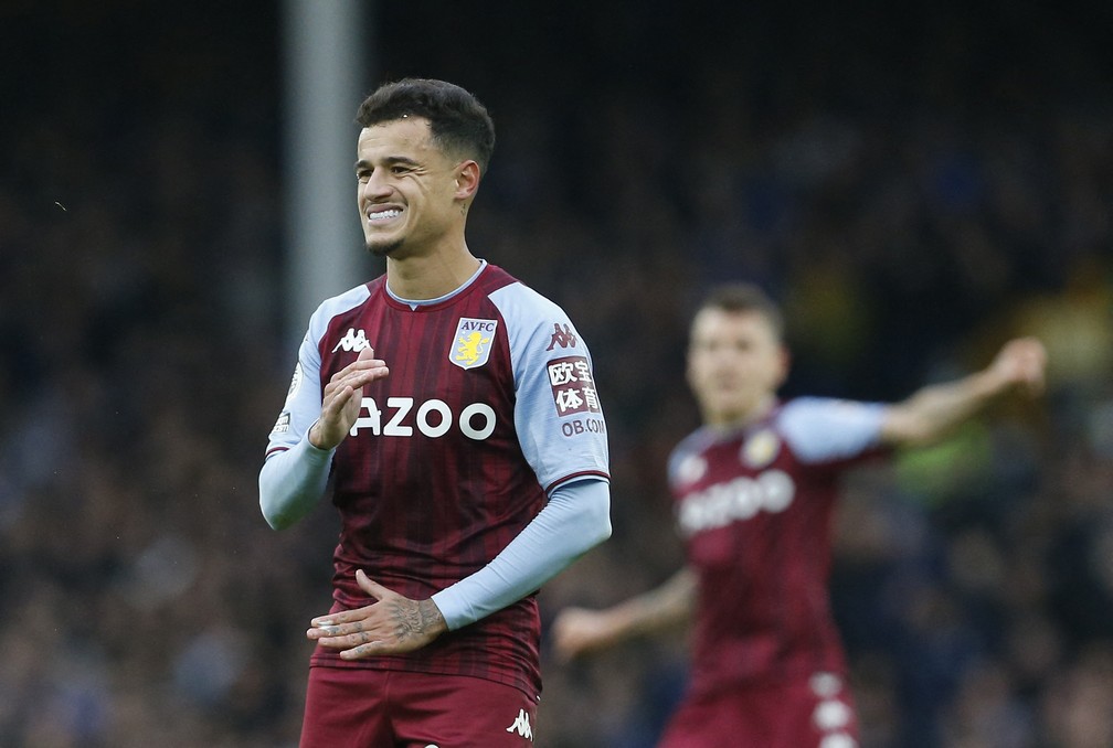 Philippe Coutinho foi titular pela primeira vez pelo Aston Villa e teve atuação discreta na vitória contra o Everton — Foto: Craig Brough/Reuters