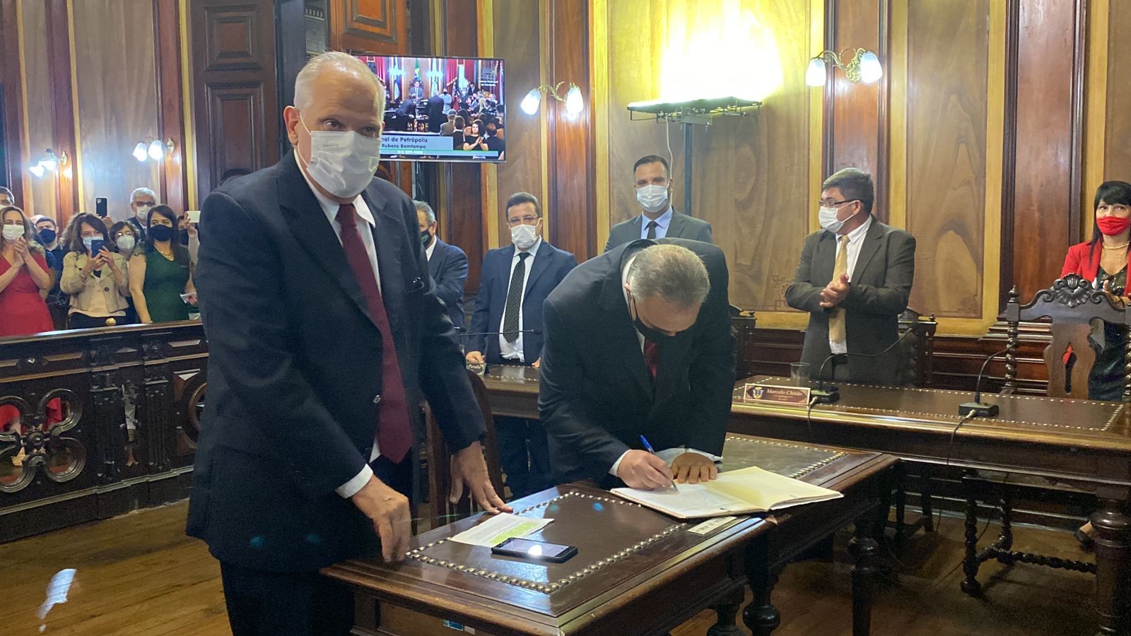 Rubens Bomtempo toma posse como prefeito de Petrópolis, RJ, em cerimônia na Câmara